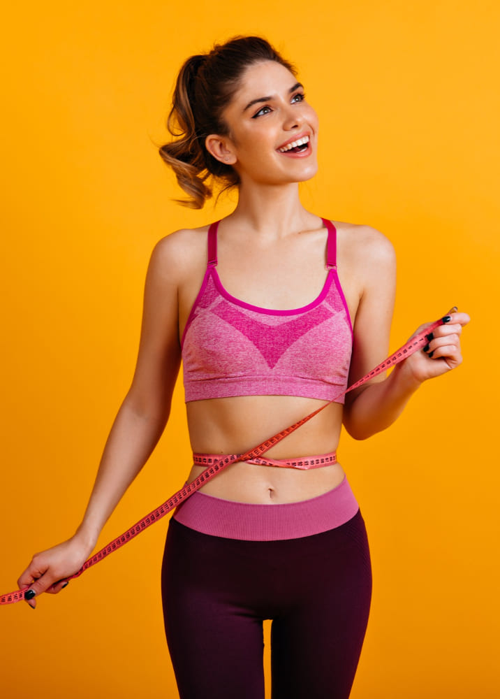 Pessoa saudável após tratamento de emagrecimento com acompanhamento médico online